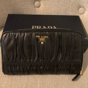 💯 Authentic Prada Black Leather Wallet